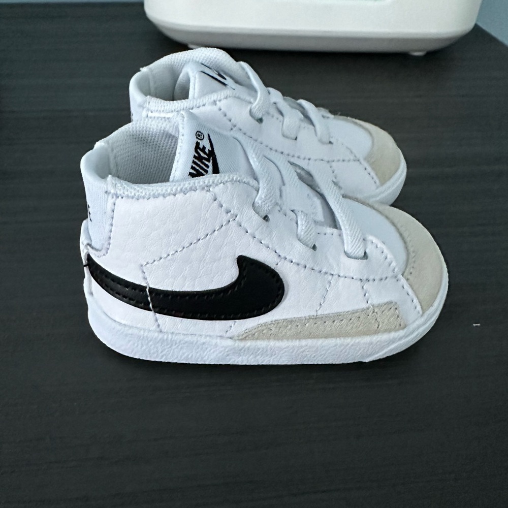 BABY NIKE SNEAKERS